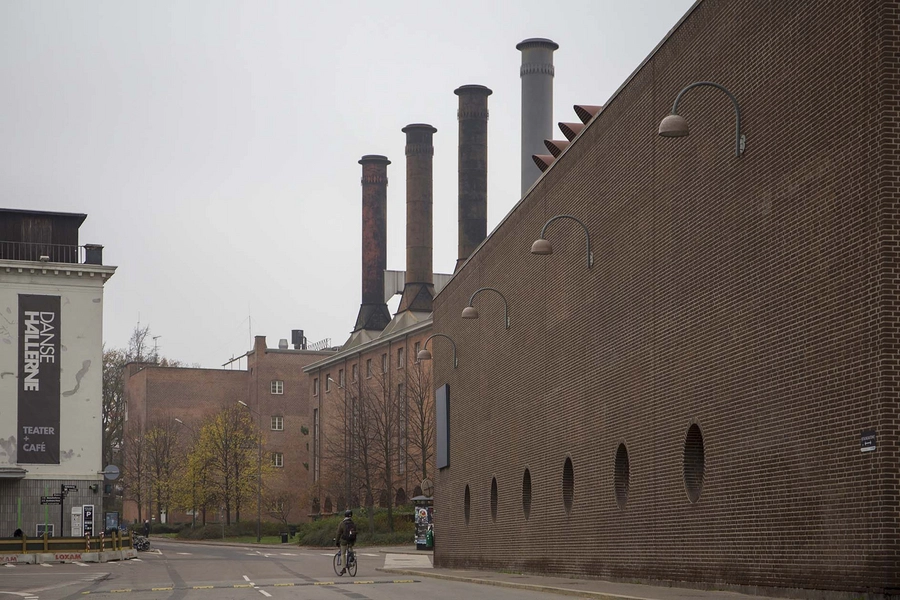 Carlsberg - Kedelhuset Total set fra øst langs Pasterusvej med Tap 1 i forgrunden