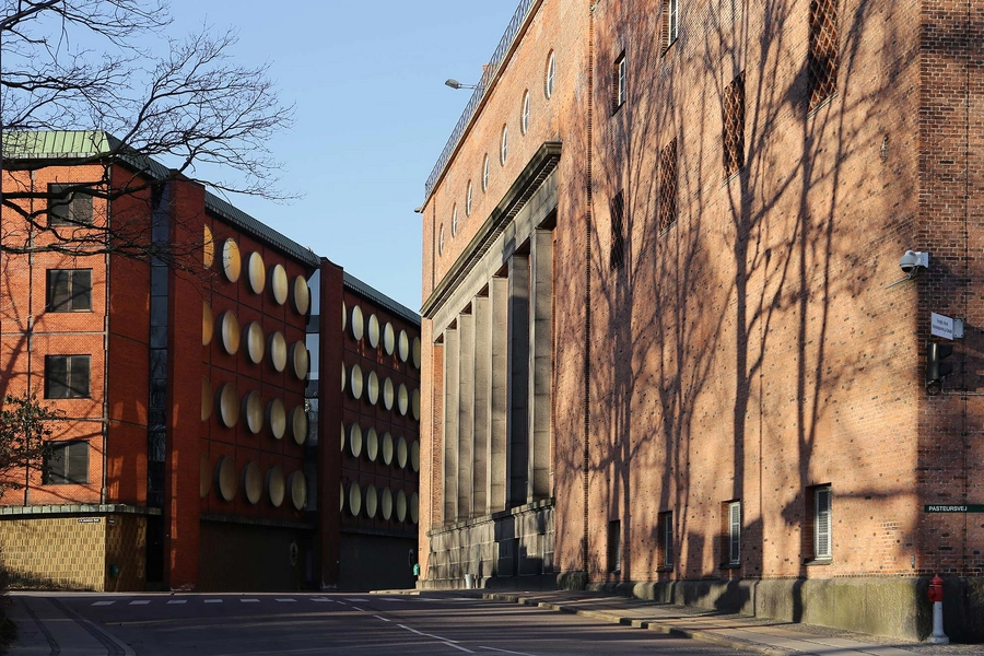 Carlsberg - Maskincentralen - Kraftværket Blik mod nord, langs Pasteursvej med Lagerkælder 3 mod vest