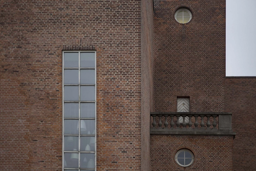 Carlsberg - Maskincentralen - Kraftværket Facadeudsnit, tagterrasse over indgangsparti