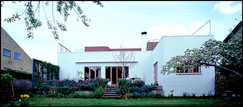 Bakkedal 7 Havesiden i selvskygge