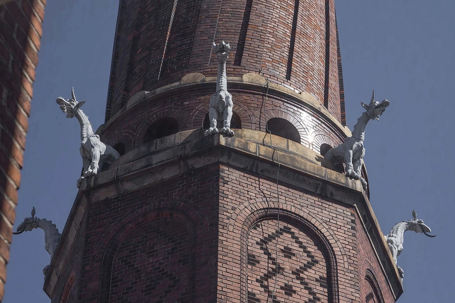 Carlsberg - Den Snoede Skorsten Detalje, fabeldyr