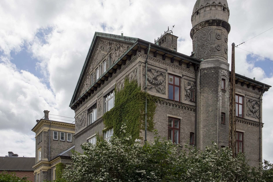 Carlsberg - Kontor og Laboratoriebygning - Det Grå Hus Facadeudsnit, sandstensornamenter