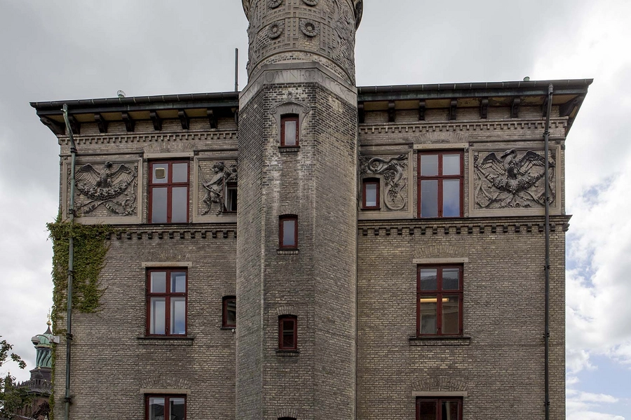 Carlsberg - Kontor og Laboratoriebygning - Det Grå Hus Facadeudsnit, sandstensornamenter