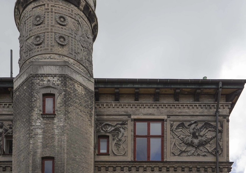 Carlsberg - Kontor og Laboratoriebygning - Det Grå Hus Facadeudsnit, sandstensornamenter