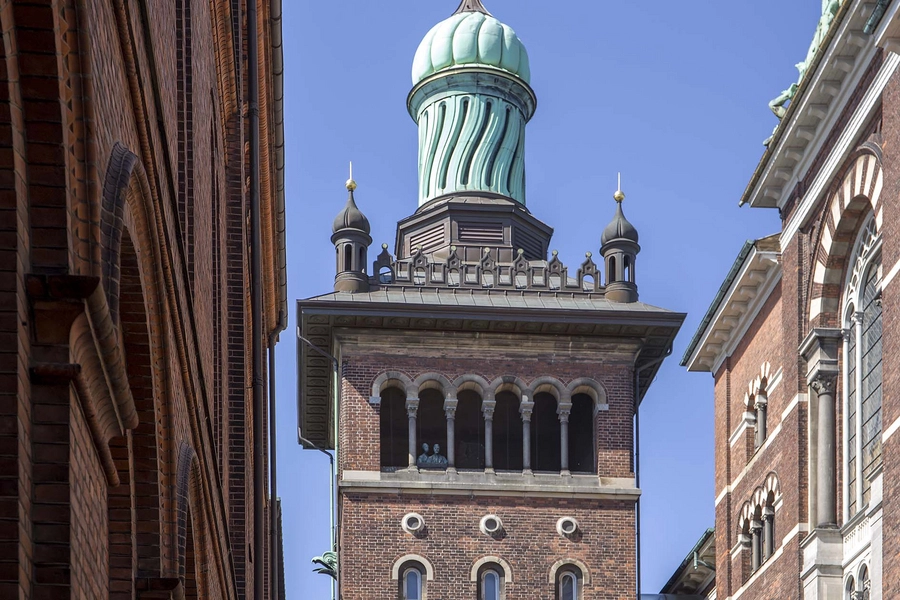 Carlsberg - Elefantporten Tårnet, kuppel i kobber, buste af Ottilia og Carl Jacobsen