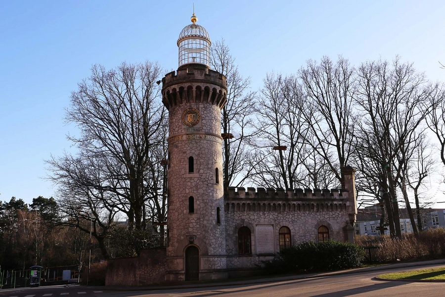 Carlsberg - Kridttårnet - Fyrtårnet Total, set fra nord