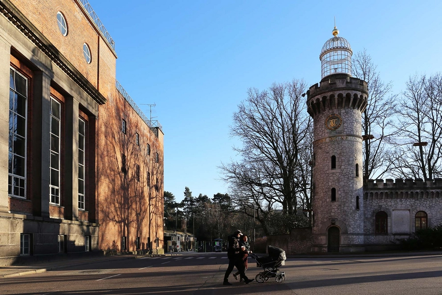 Carlsberg - Kridttårnet - Fyrtårnet Tårnet set fra nord, med Maskincentralen mod øst