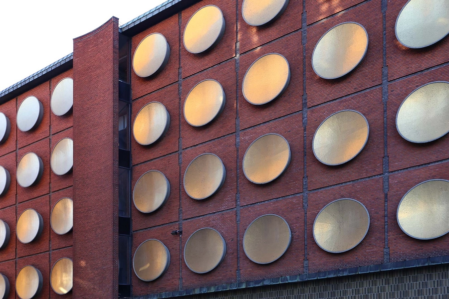 Carlsberg - Lagerkælder 3 Facadeudsnit, østfacade, vertikale lysindtag