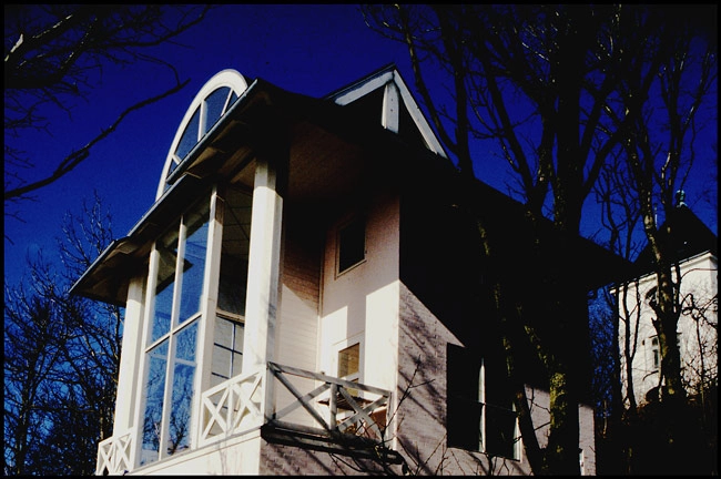 Villa Poulsen Huset set fra vejen