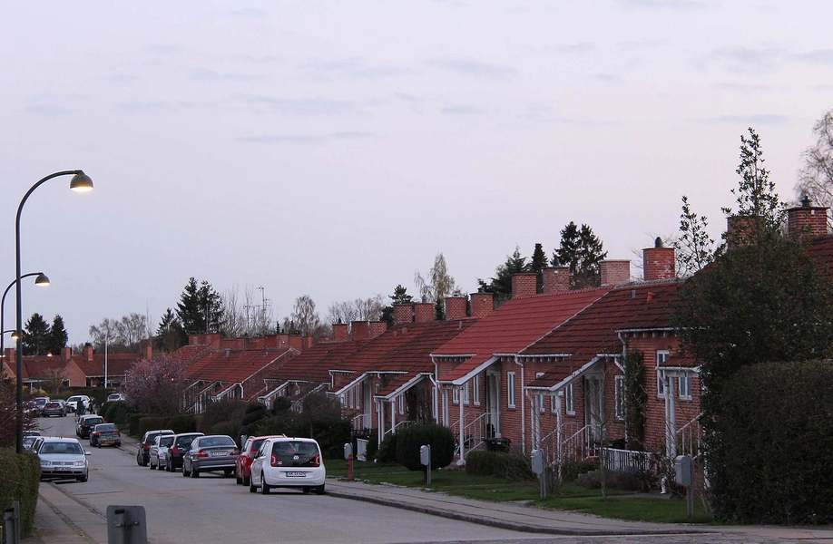 Ridebanevang Nummer 35-25 set fra Jægersborg Alle