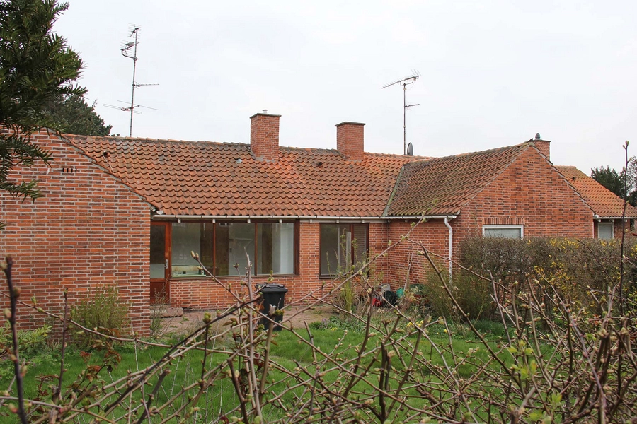 Ridebanevang Nummer 28, vestfacade