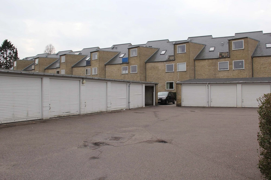 Alléhusene Østfacade nr. 185-193, garager