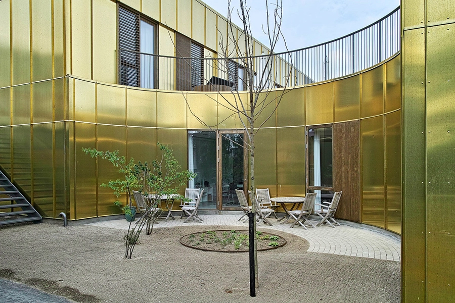 Diakonissestiftelsens Hospice Gårdrum i buet insnit i facaden