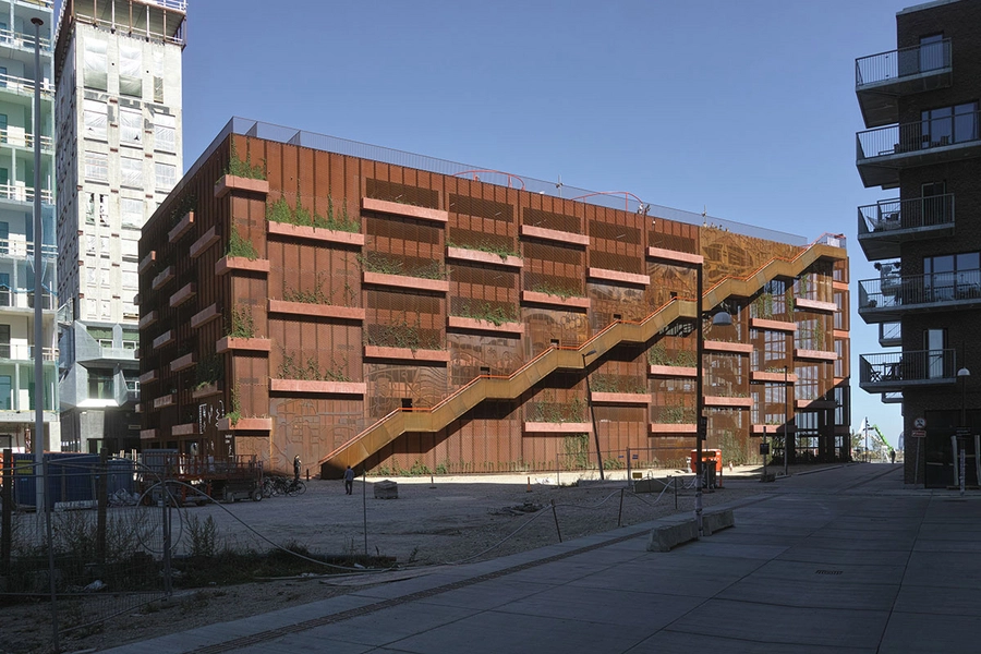 Konditaget Lüders - Garage Bygningen set fra vejen