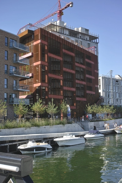 Konditaget Lüders - Garage Bygningen set fra vandet