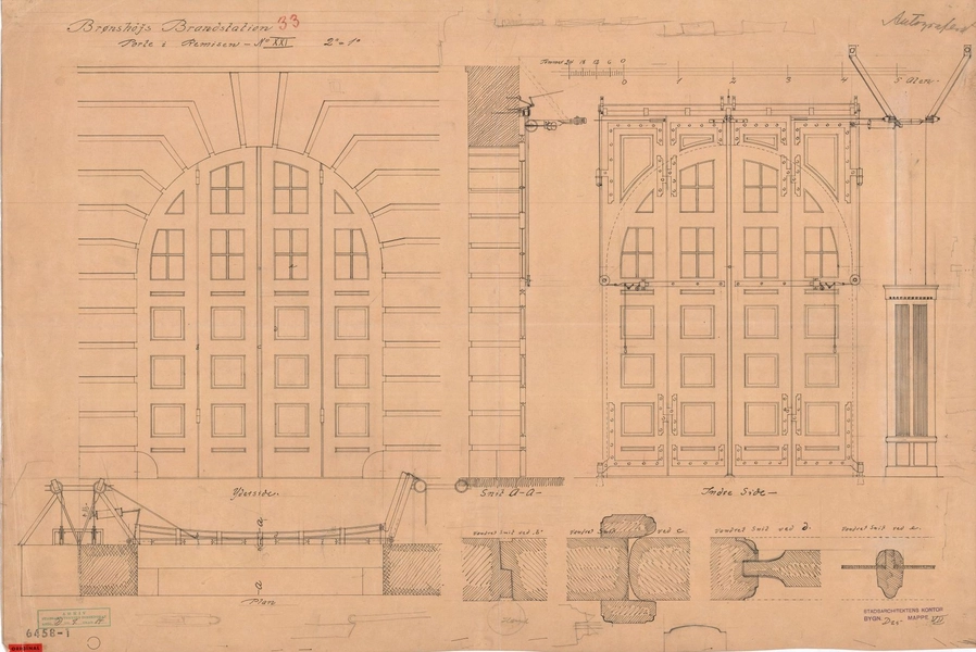 Tomsgårdens Brandstation Hovedbygning. Porte i remise, no.XXI. Plan og snit.Detailler
