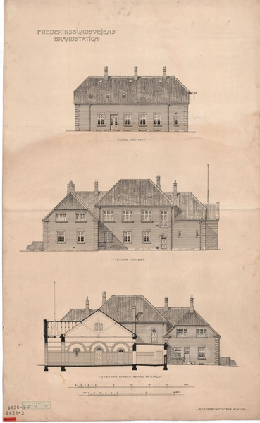 Tomsgårdens Brandstation Hovedbygning. Facader mod øst og vest samt tværsnit gennem remise og stald