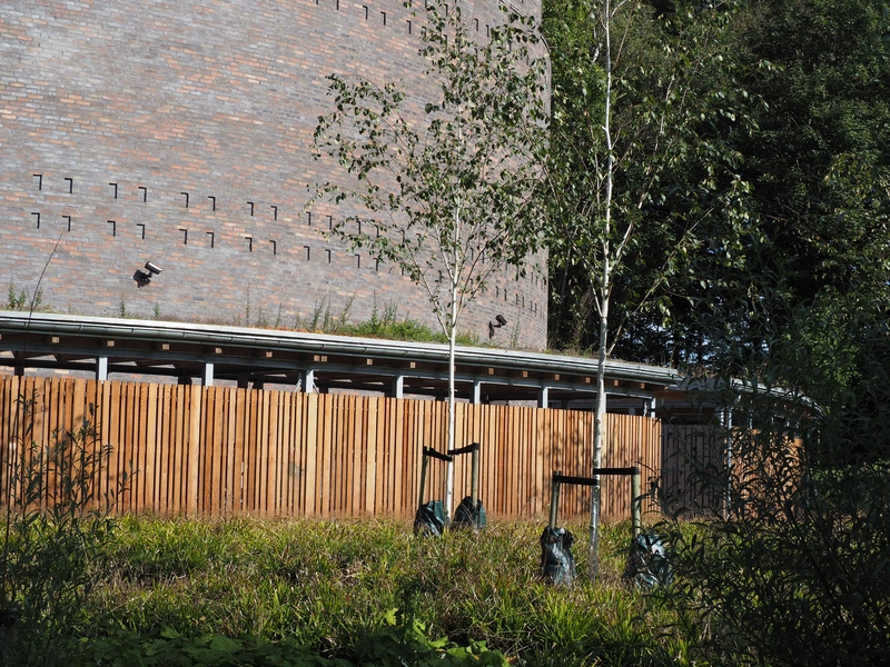 Trafiktårnet Vest Cykel- og affaldsskure på sydsiden