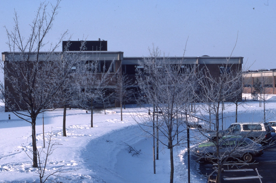 Teknologisk Institut Kig gennem parken