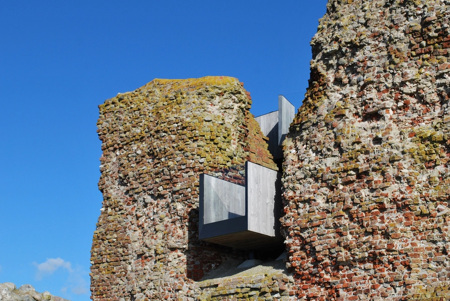 Kalø Slotsruin Udsigtspunkt, mod syd, på vej op gennem tårnet