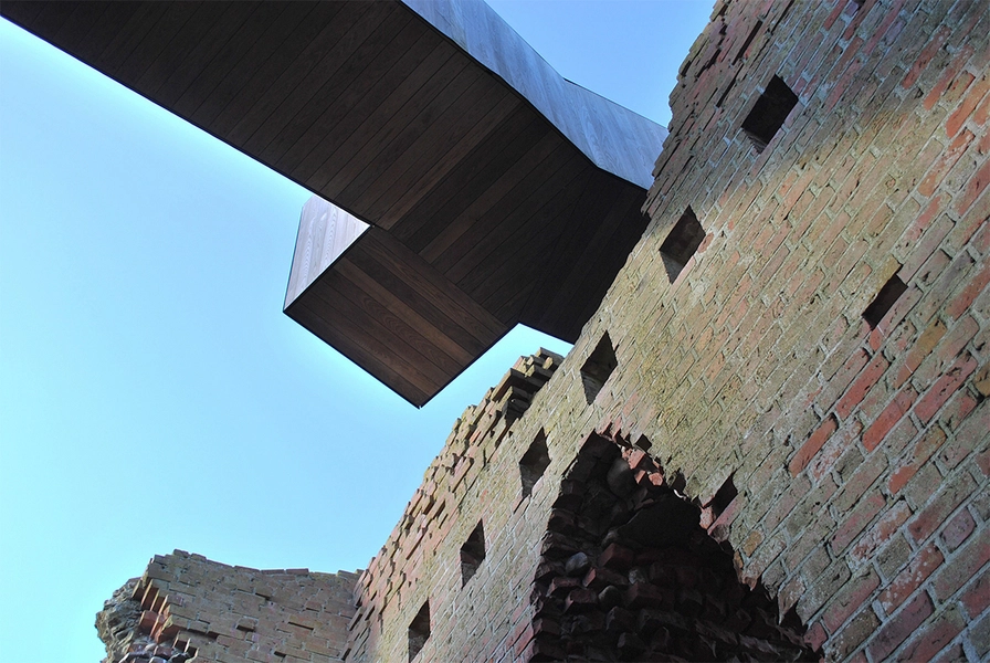 Kalø Slotsruin Kig opad ved indgangen til tårnet