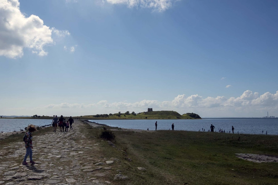 Kalø Slotsruin Kalø Slotsruin set fra dæmningen