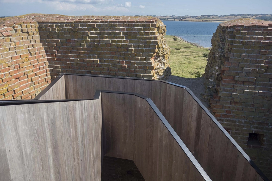 Kalø Slotsruin Trappe og udsigt