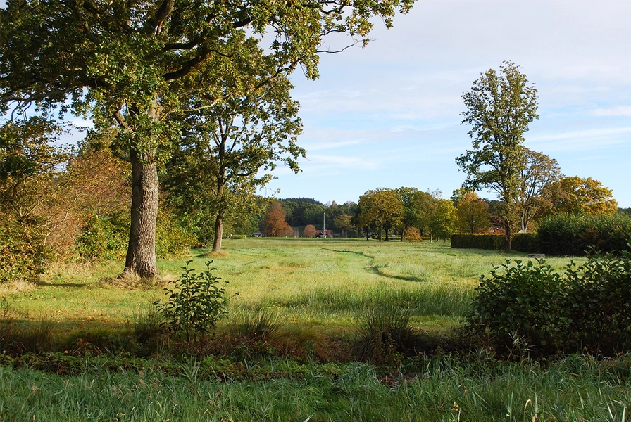 Femmøller Strand Kig langs Kulturaksen, fra Grønningen i syd, på tværs af Den Kommercielle Akse, Stadion og Kirkebakken mod nord.