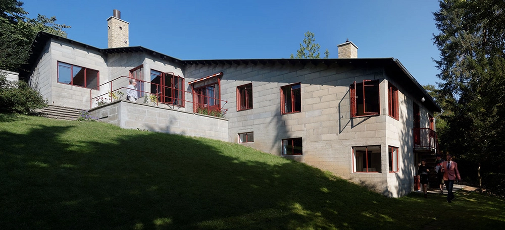 Poul Henningsens Hus - PHs eget hus Huset set fra haven