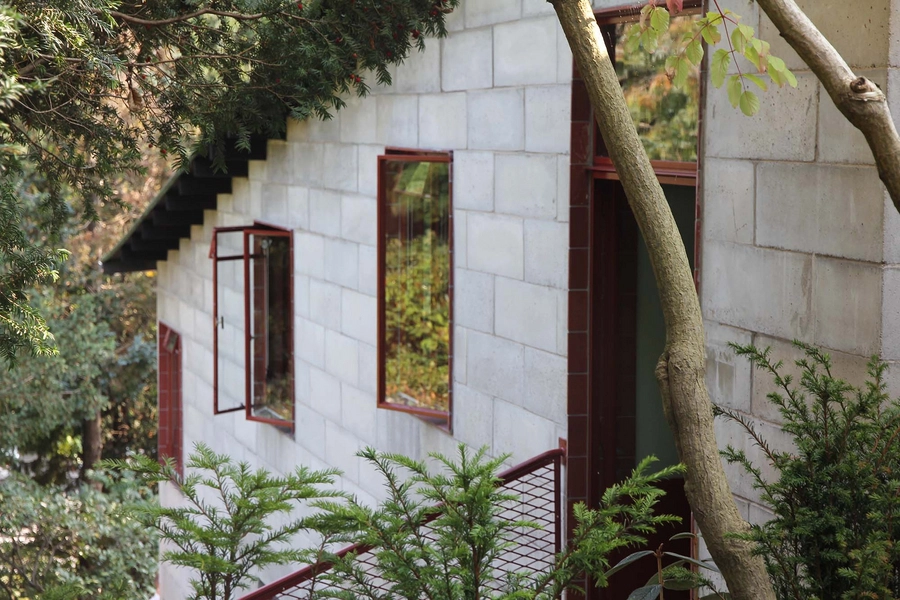 Poul Henningsens Hus - PHs eget hus Hoveddør