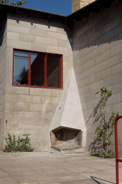 Poul Henningsens Hus - PHs eget hus Udendørs pejs