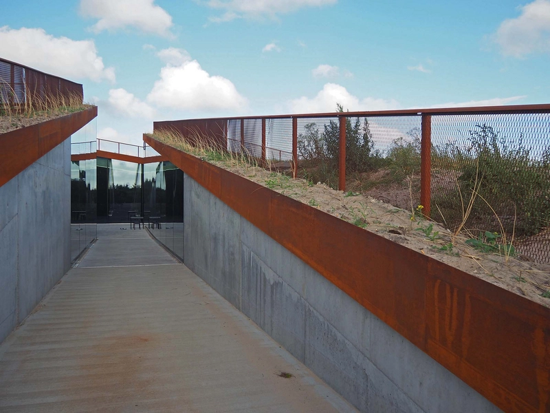 Tirpitz Museum Kig mod gårdrum - spejling