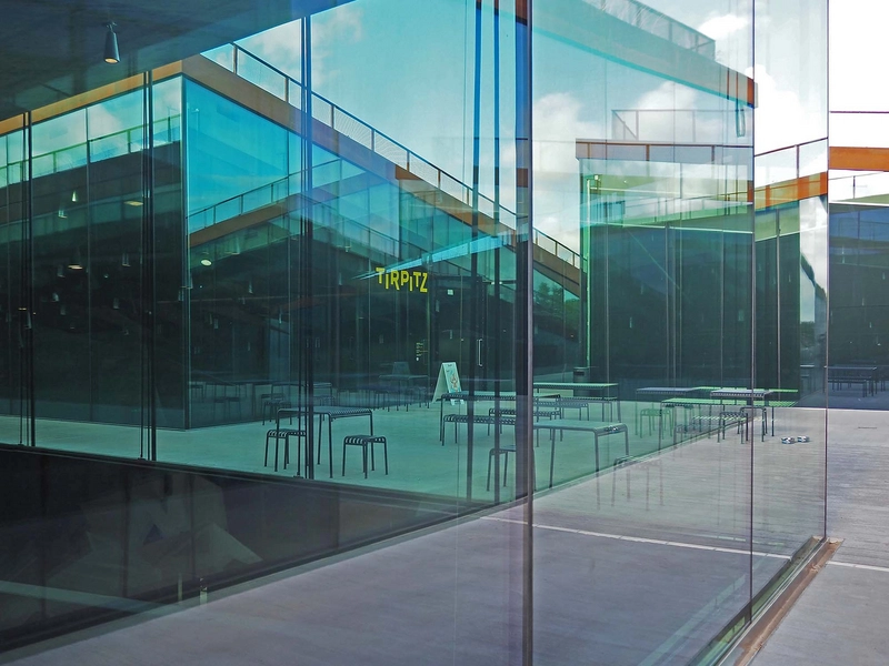 Tirpitz Museum Kig gennem glasfacade