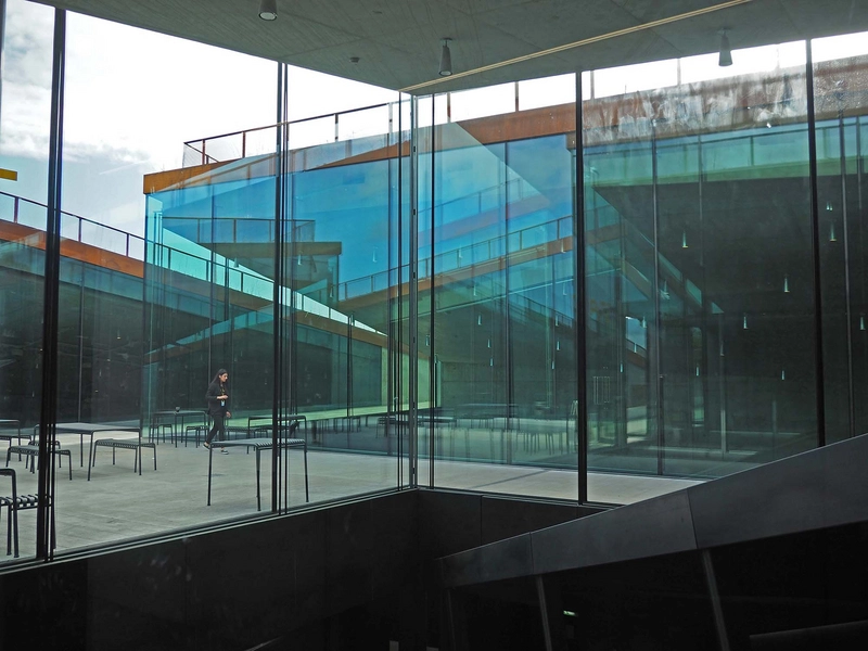 Tirpitz Museum Kig ud mod gårdrum fra billetsalg