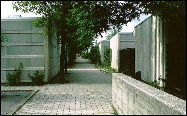 Albertslund Syd Sti mellem husene