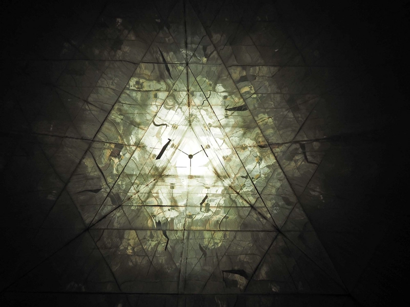 Rubjerg Knude Fyr Kalejdoskop - kig fra entré op mod himlen