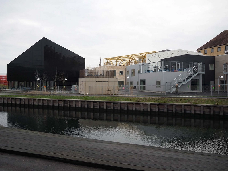 Børnebyen – Institutionen Krudthuset Blik fra vest over Erdkehlgraven