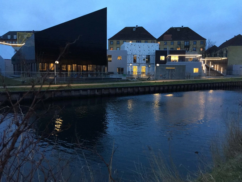 Børnebyen – Institutionen Krudthuset Vintermorgen - Blik fra vest over Erdkehlgraven