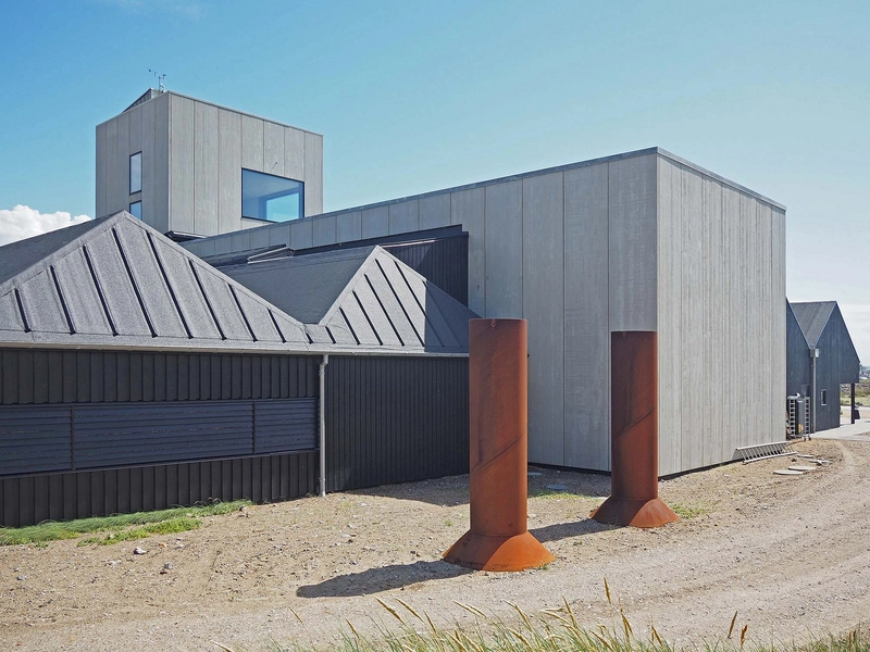 Strandingsmuseum St. George Bagsiden set fra vest - Nyt møder gammelt