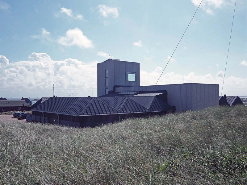 Strandingsmuseum St. George Museet set fra klitterne i vest