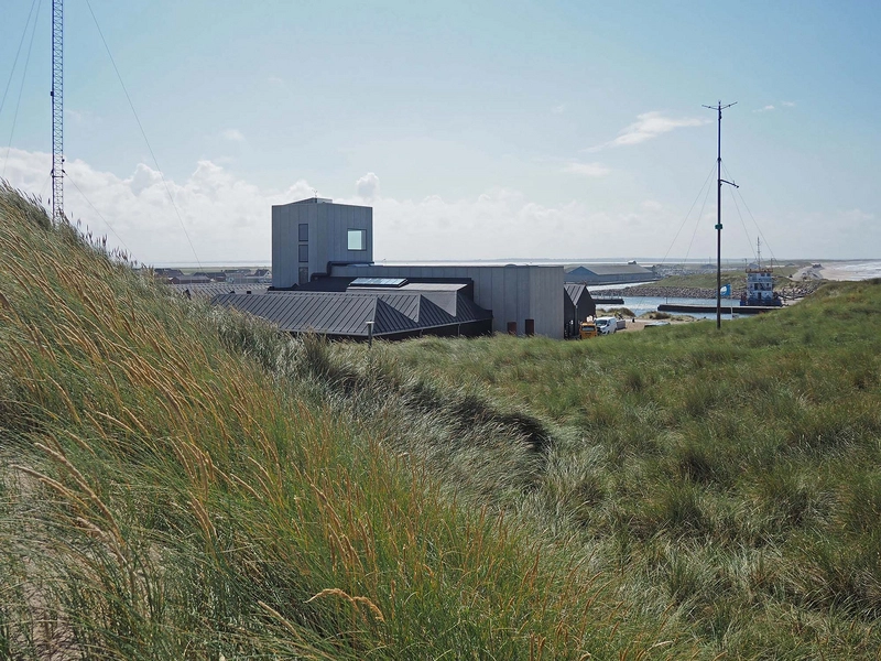 Strandingsmuseum St. George Museet set fra klitterne i vest