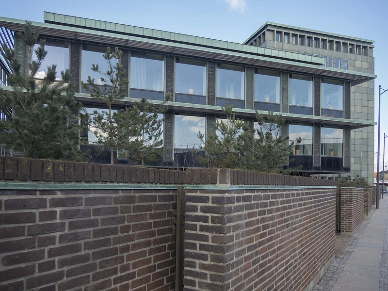 Tjæreborg - Ministerialbygningen Slotsholmsgade 12 Blik over muren fra Christians Brygge