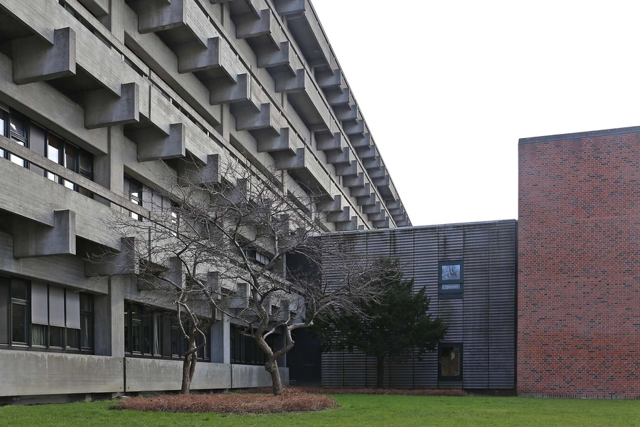 Panum Instituttet - Det Sundhedsvidenskabelige Fakultet Det høje volumen mod Tagensvej møder de lave bygninger langs Nørre Allé