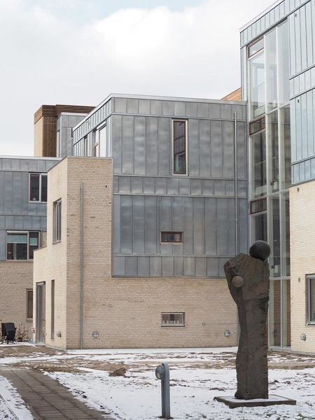 Diakonissestiftelsens Seniorboliger Skulptur i haven