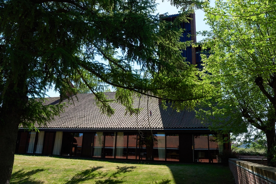 Stengård Kirke Kirken set fra haven