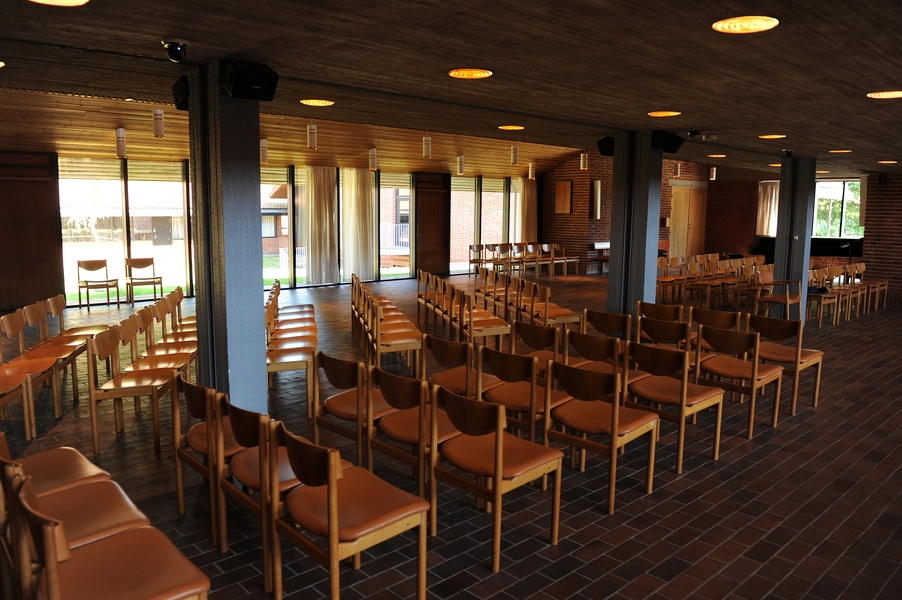 Stengård Kirke Kirkerummet med stole