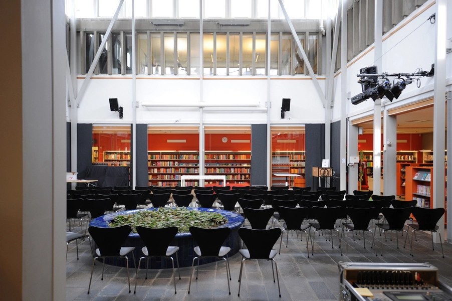 Lunds Stadsbibliotek Den overdækkede atriumgård
