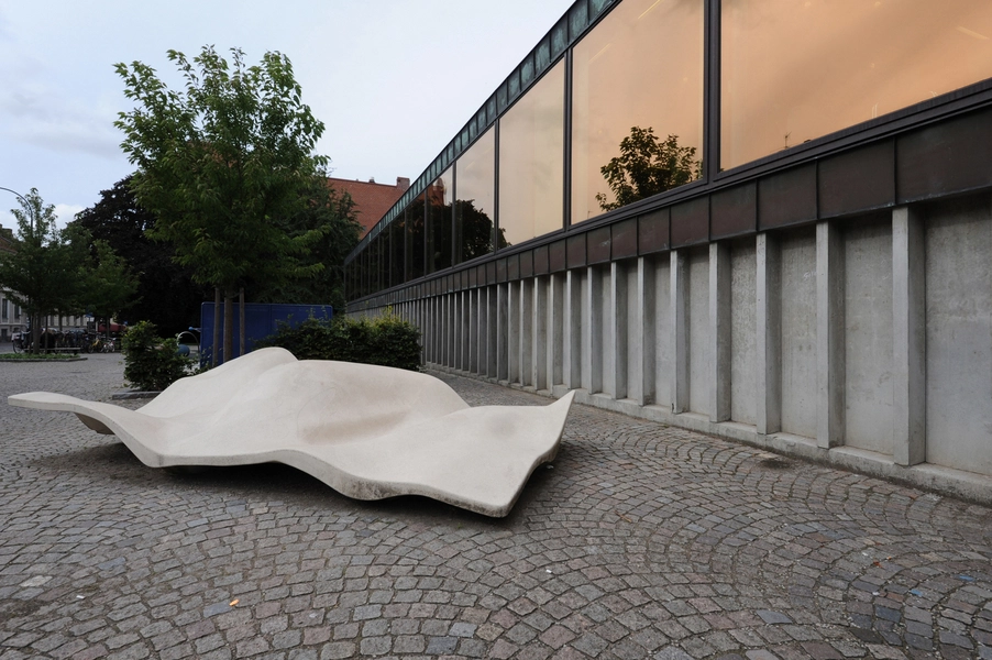Lunds Stadsbibliotek Skulptur ved indgangspartiet