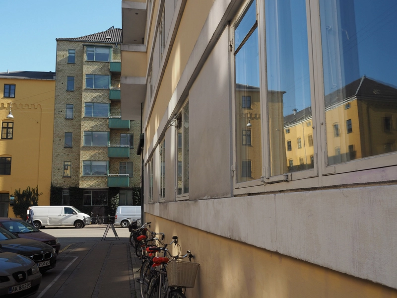 Lagkagehuset Vinduesbånd mod Mikkel Vibes Gade