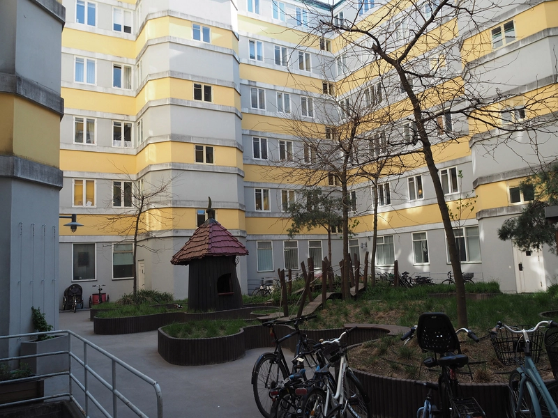 Lagkagehuset Baggård med legehus